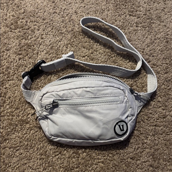 Vuori Hip Fanny Pack - Picture 2 of 4